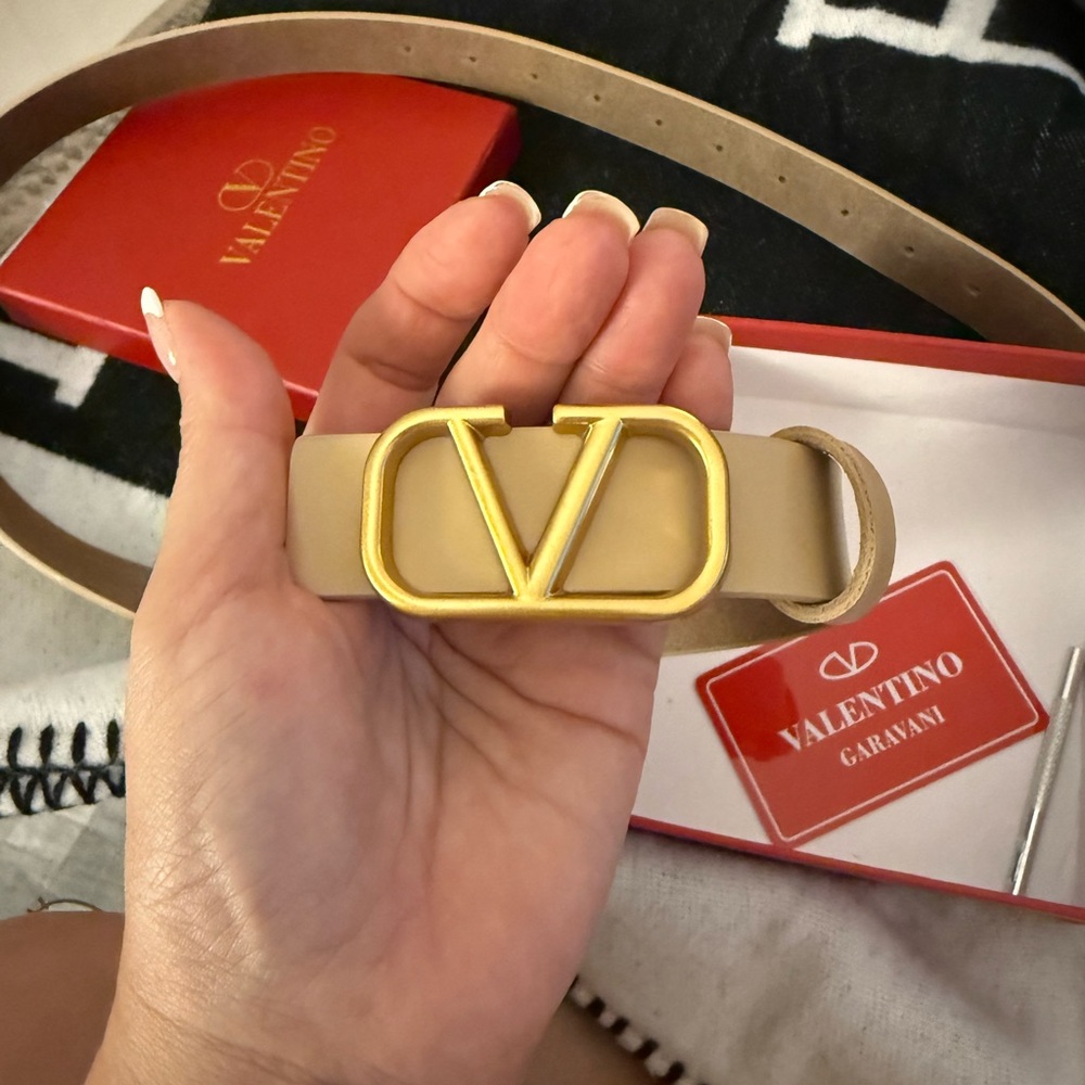 Valentino Garavani Tan and Gold Women's Belt. Never worn!😍